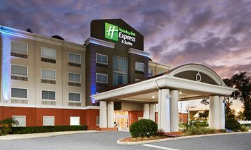 Holiday Inn Express Hotel & Suites