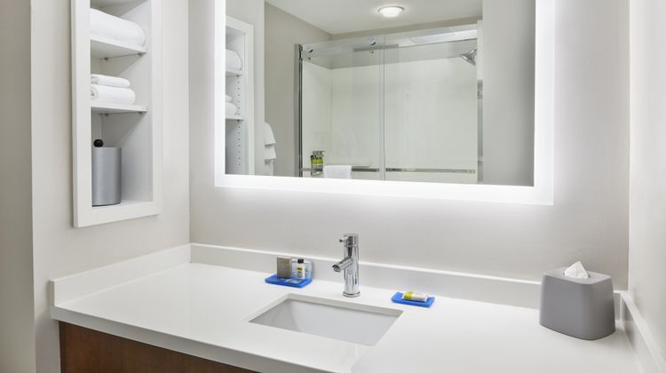 Holiday Inn Express Hotel & Suites Room