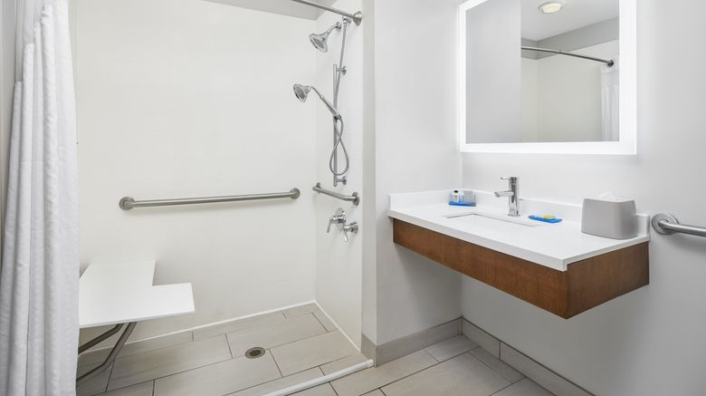 <b>Holiday Inn Express Hotel & Suites Room</b>. Images powered by <a href="https://www.leonardoworldwide.com/" title="Leonardo Worldwide" target="_blank">Leonardo</a>.