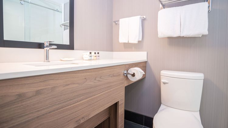 Sandman Hotel West Edmonton Room