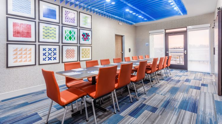 Holiday Inn Express & Suites Kearney Meeting