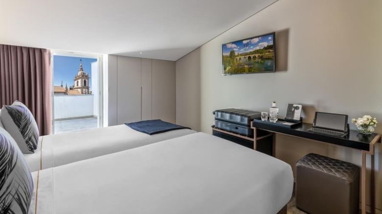 <b>Hotel Moon & Sun Braga Room</b>. Images powered by <a href="https://www.leonardoworldwide.com/" title="Leonardo Worldwide" target="_blank">Leonardo</a>.