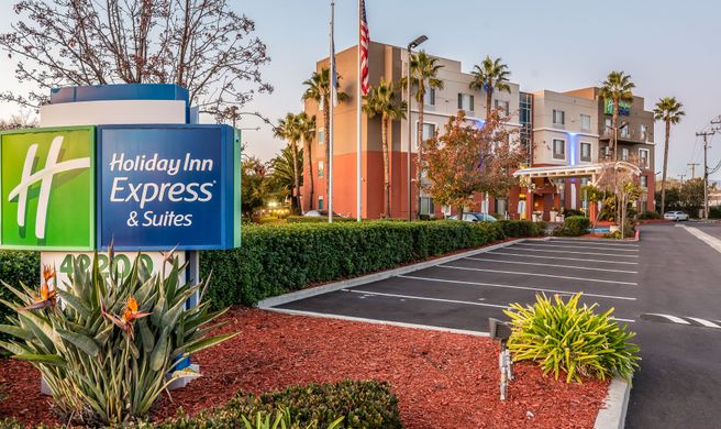Holiday Inn Express & Suites Fremont Exterior