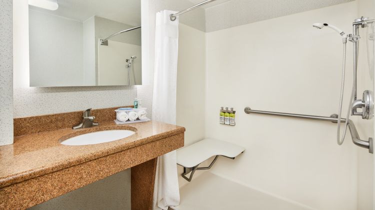 Holiday Inn Express & Stes Med Ctr Area Room