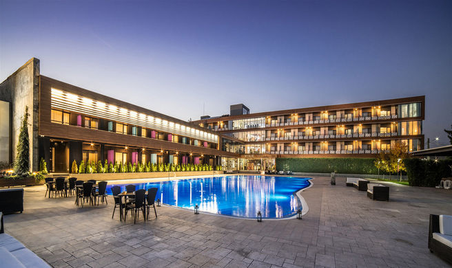 Sky Blue Hotel & Spa Exterior