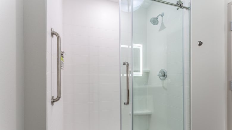 <b>Holiday Inn Express & Suites Kearney Room</b>. Images powered by <a href="https://www.leonardoworldwide.com/" title="Leonardo Worldwide" target="_blank">Leonardo</a>.