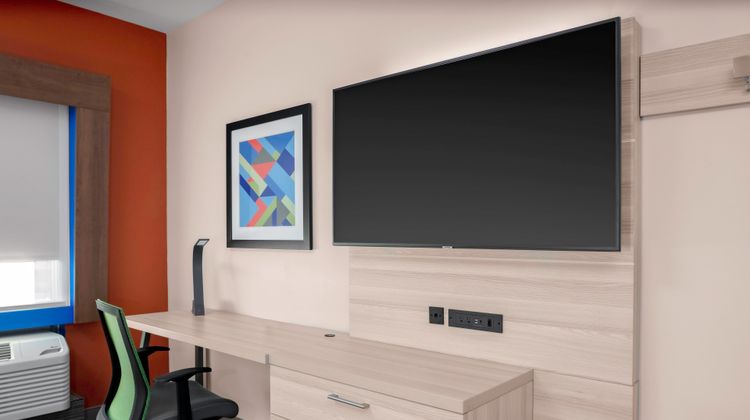 Holiday Inn Express/Stes West-Medical Pk Room