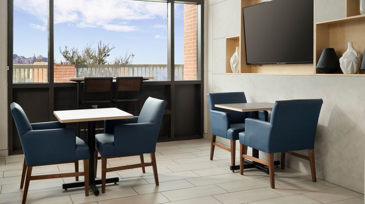 Holiday Inn Express & Suites Restaurant