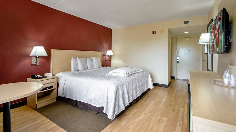 <b>Red Roof PLUS+ West Palm Beach Room</b>. Images powered by <a href="https://www.leonardoworldwide.com/" title="Leonardo Worldwide" target="_blank">Leonardo</a>.