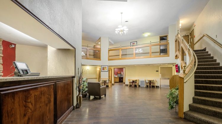 Red Roof Inn & Suites Hermitage Lobby