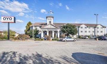 OYO Townhouse Oklahoma City Airport
