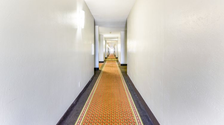 OYO Townhouse Oklahoma City Airport Lobby