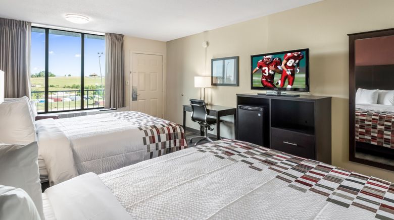 <b>Red Roof Inn Dandridge Room</b>. Images powered by <a href="https://www.leonardoworldwide.com/" title="Leonardo Worldwide" target="_blank">Leonardo</a>.