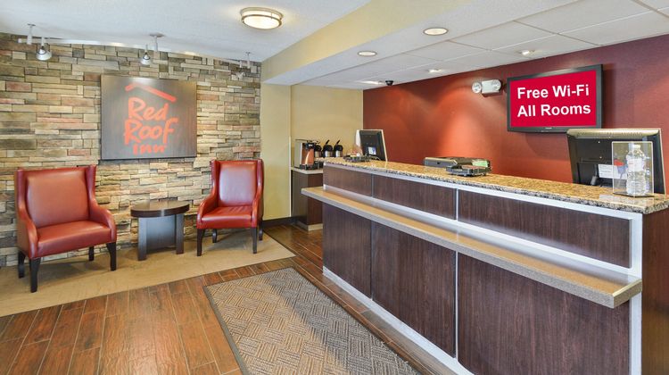 Red Roof Inn Huntington Lobby