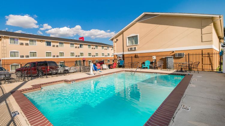 Red Roof Inn & Suites Denton Pool