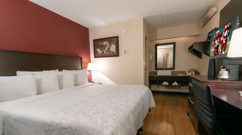 <b>Red Roof PLUS+ Statesville Room</b>. Images powered by <a href="https://www.leonardoworldwide.com/" title="Leonardo Worldwide" target="_blank">Leonardo</a>.