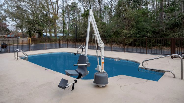 Red Roof Inn Bay Minette Pool