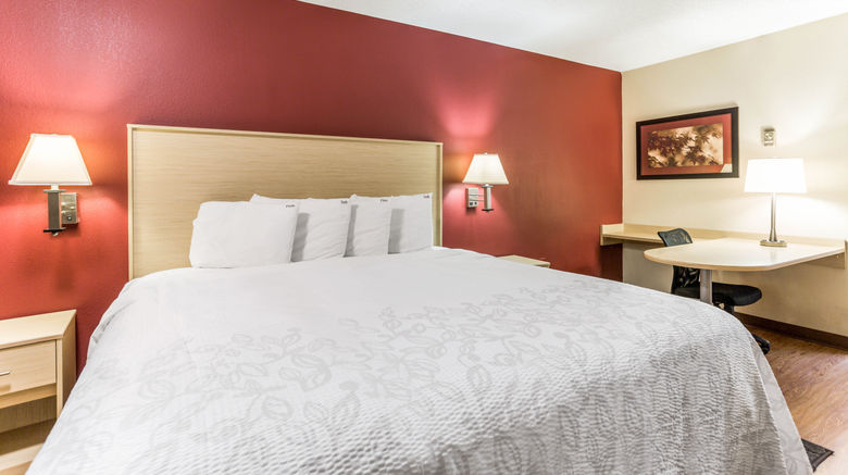 <b>Red Roof PLUS+ Nashville North Room</b>. Images powered by <a href="https://www.leonardoworldwide.com/" title="Leonardo Worldwide" target="_blank">Leonardo</a>.