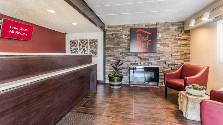 Red Roof Inn Columbia, MO Lobby