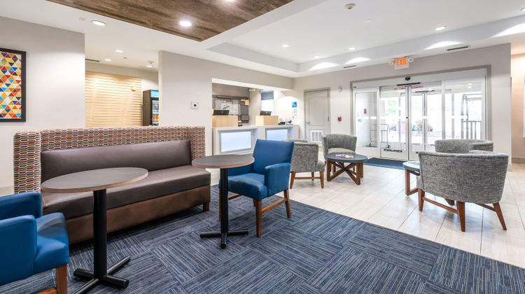 Holiday Inn Express & Suites LaGrange Lobby