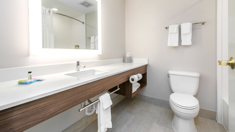 Holiday Inn Express & Suites LaGrange Room