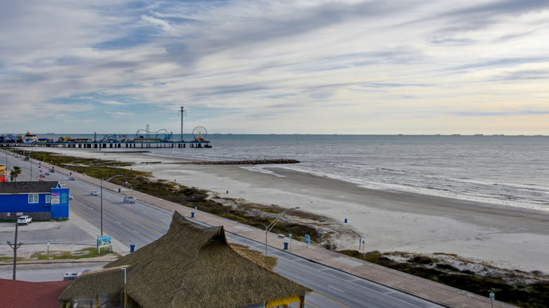 <b>Holiday Inn Express/Stes Galveston Beach Room</b>. Images powered by <a href="https://www.leonardoworldwide.com/" title="Leonardo Worldwide" target="_blank">Leonardo</a>.