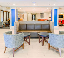 Holiday Inn Express Richmond Airport Lobby