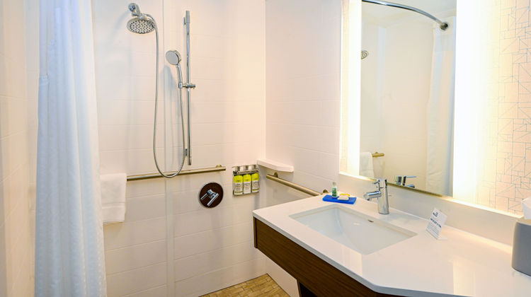 Holiday Inn Express Richmond Airport Room