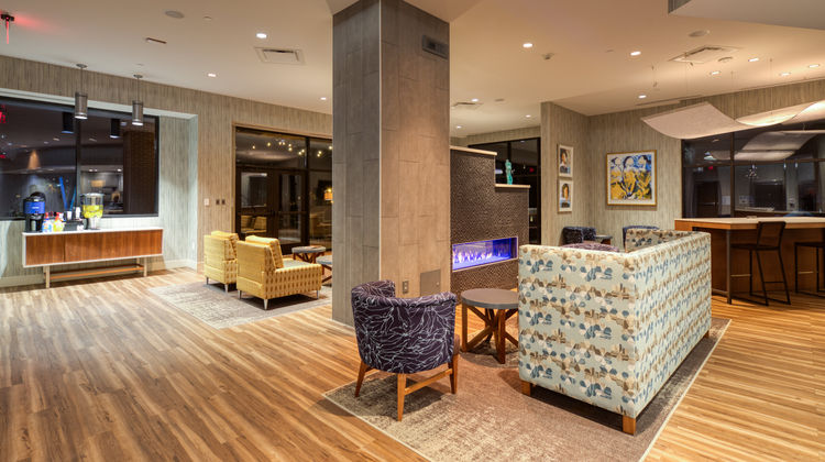 Holiday Inn Express & Suites Charlotte Lobby