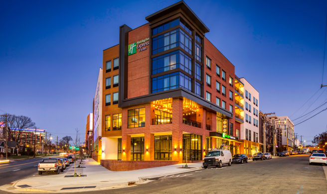 Holiday Inn Express & Suites Charlotte Exterior