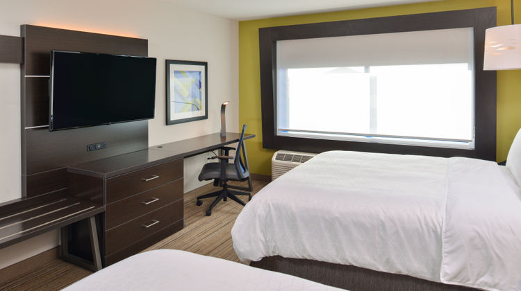 Holiday Inn Express & Suites Olathe West Room