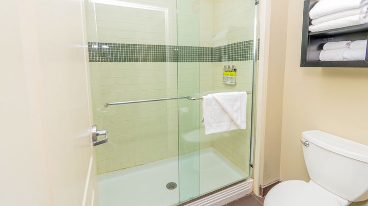 Staybridge Suites IAH Beltway 8 Room