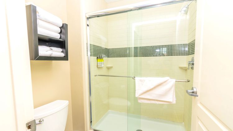 Staybridge Suites IAH Beltway 8 Room