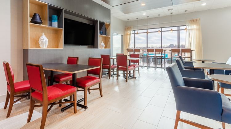 Holiday Inn Express & Suites Kearney Restaurant