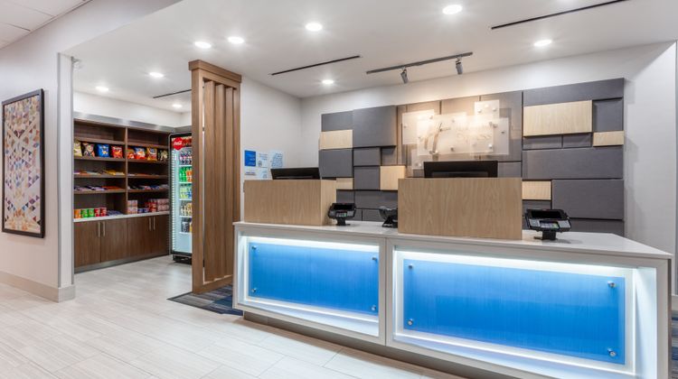 Holiday Inn Express & Suites Kearney Lobby
