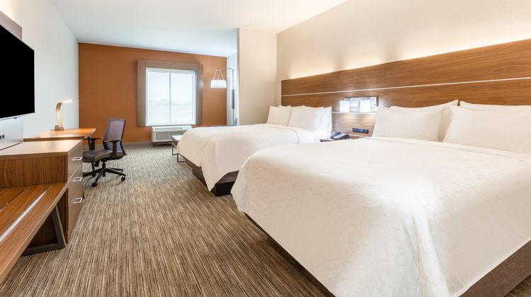 Holiday Inn Express & Suites Kearney Suite