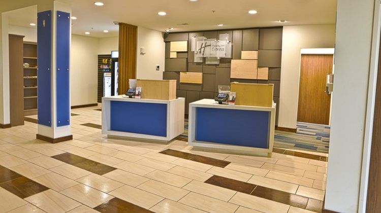 Holiday Inn Express & Suites Port Huron Lobby