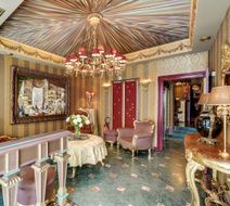 Villa Royale Lobby
