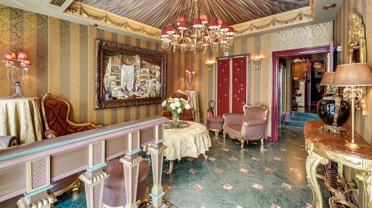 Villa Royale Lobby