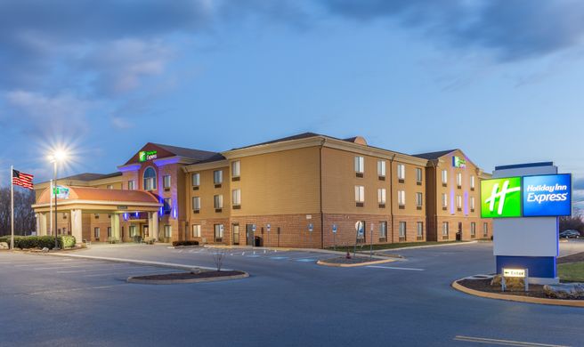 Holiday Inn Express Charles Town Exterior