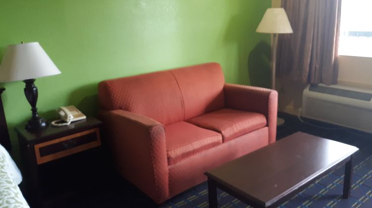OYO Hotel Williamston Room