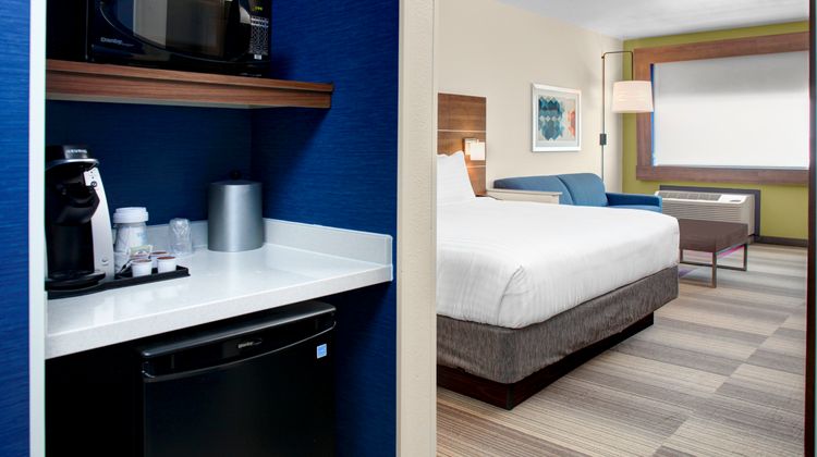 Holiday Inn Express/Suites Houston NW Room