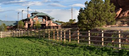 Cougar Ridge Lodge Exterior