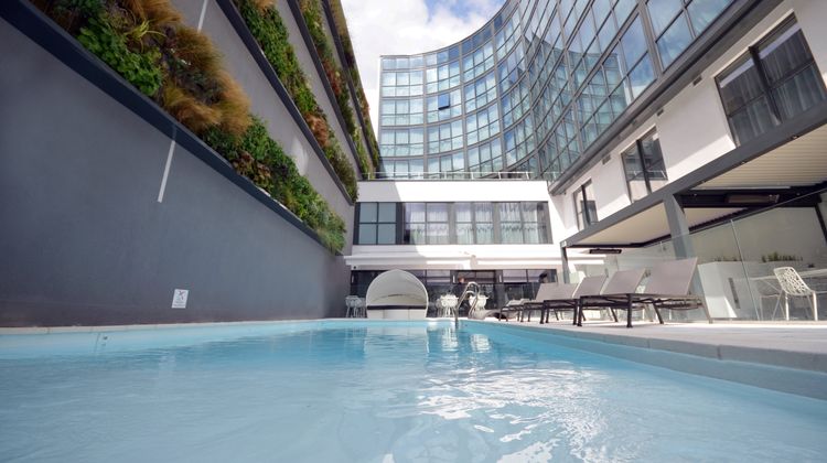 Holiday Inn Dijon Pool