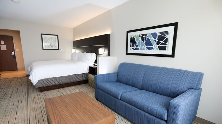 Holiday Inn Express & Suites Forney Suite
