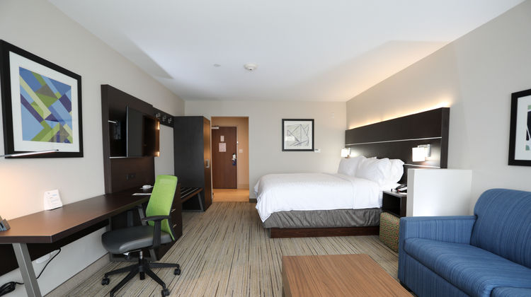 Holiday Inn Express & Suites Forney Suite