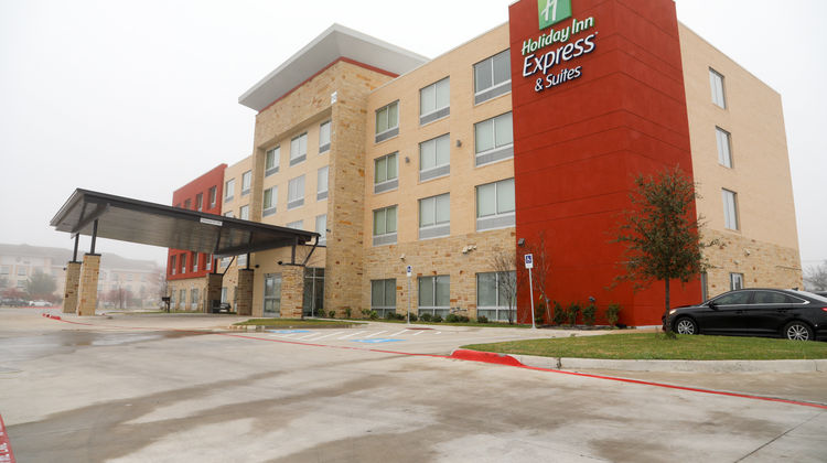 Holiday Inn Express & Suites Forney Exterior