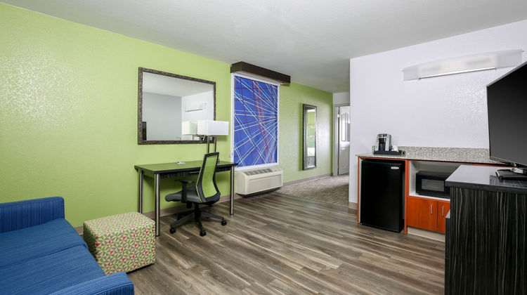 Holiday Inn Express Lancaster Suite