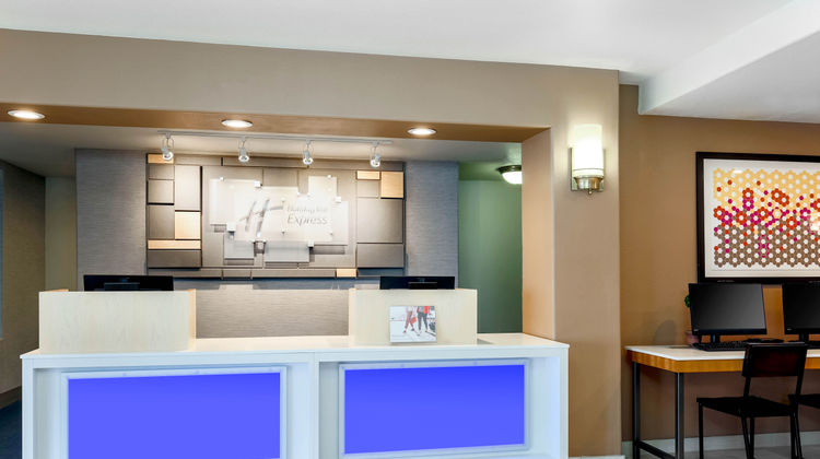 Holiday Inn Express Lancaster Lobby