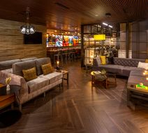 Silver Cloud Inn Lobby